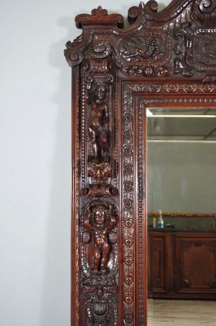 Important miroir Renaissance en noyer sculpté, vers 1880