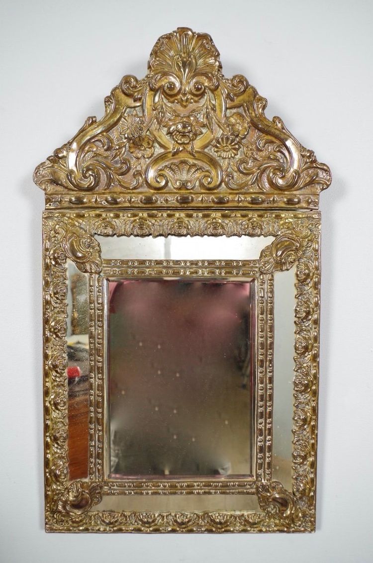 Petit miroir à parecloses Louis XIV en bois et laiton repoussé, vers 1880