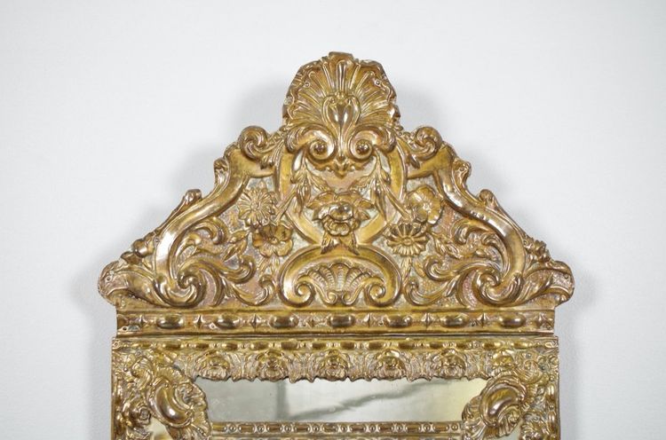 Petit miroir à parecloses Louis XIV en bois et laiton repoussé, vers 1880