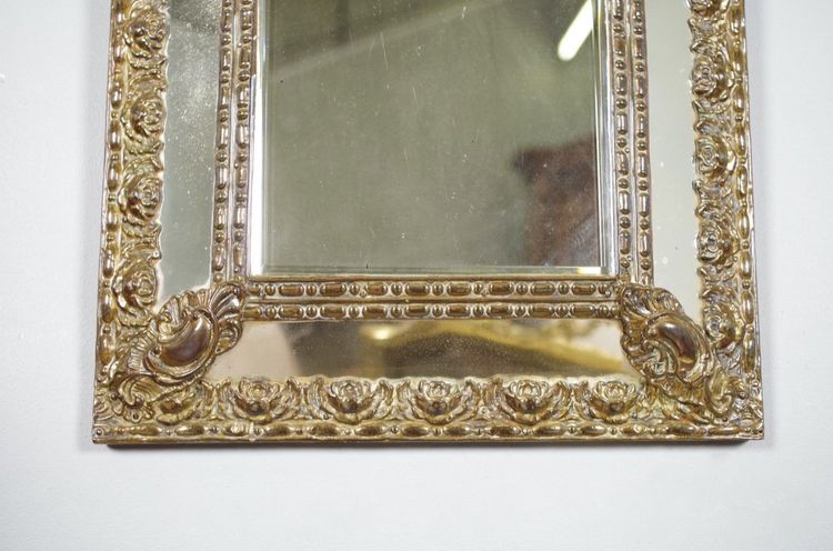 Petit miroir à parecloses Louis XIV en bois et laiton repoussé, vers 1880