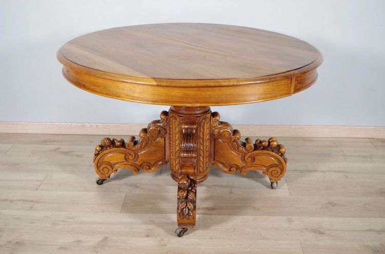 Napoleon III round walnut table with central pedestal base, circa 1880