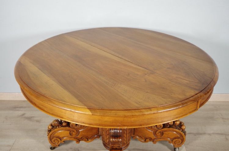 Napoleon III round walnut table with central pedestal base, circa 1880