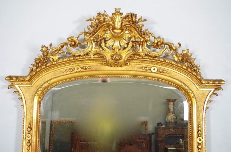 Important miroir Régence en bois et stuc dorés, vers 1880