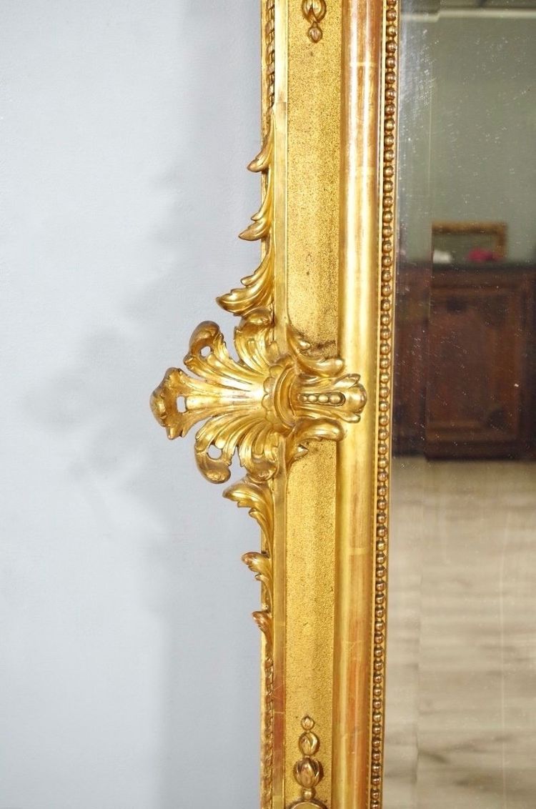 Important miroir Régence en bois et stuc dorés, vers 1880