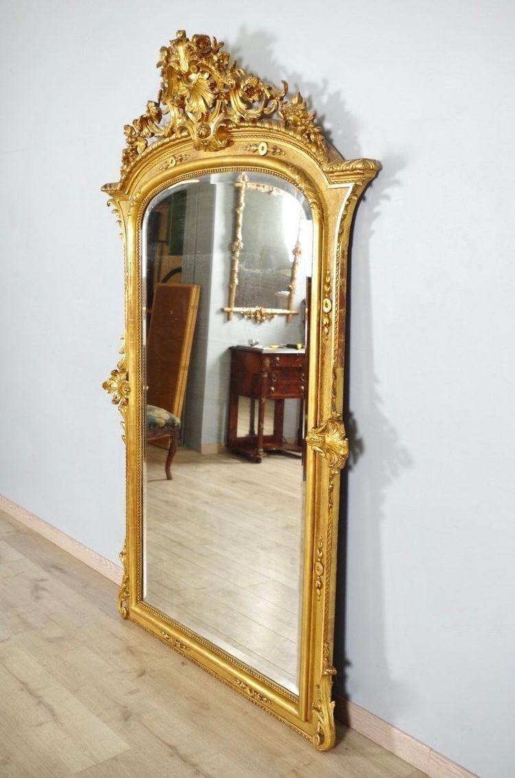 Important miroir Régence en bois et stuc dorés, vers 1880