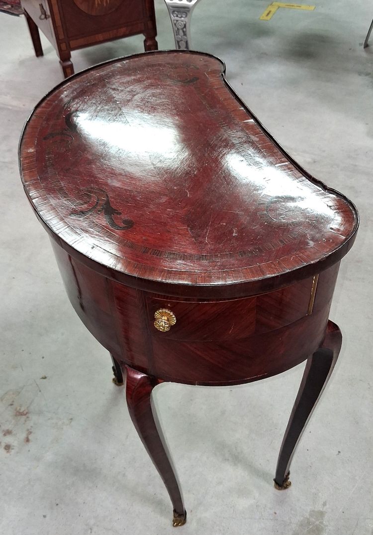 Commode de Dame en Marqueterie  style Louis XV, travail du XXe siècle 