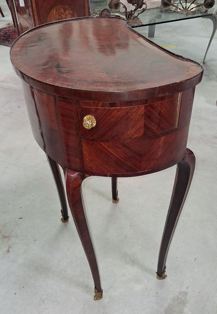 Commode de Dame en Marqueterie  style Louis XV, travail du XXe siècle 
