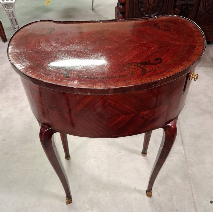 Commode de Dame en Marqueterie  style Louis XV, travail du XXe siècle 