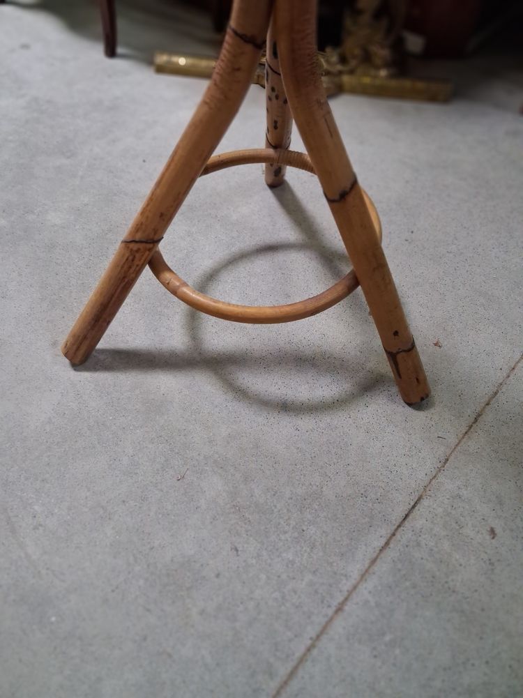 Appendiabiti a forma di pappagallo in bambù e rattan. Dimensioni: H. 198 cm