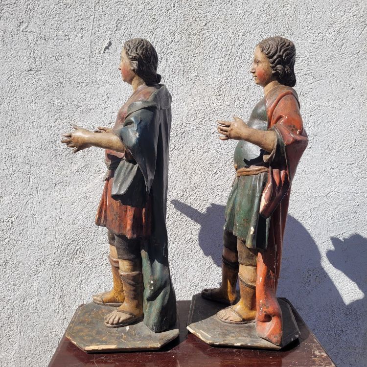 Pair of figures, Saints in polychrome carved wood, 17th century