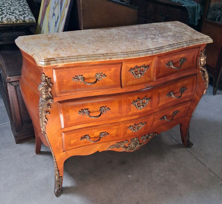 Commode Galbée De Style Louis XV En Marqueterie, Plateau De Marbre époque début XXeme