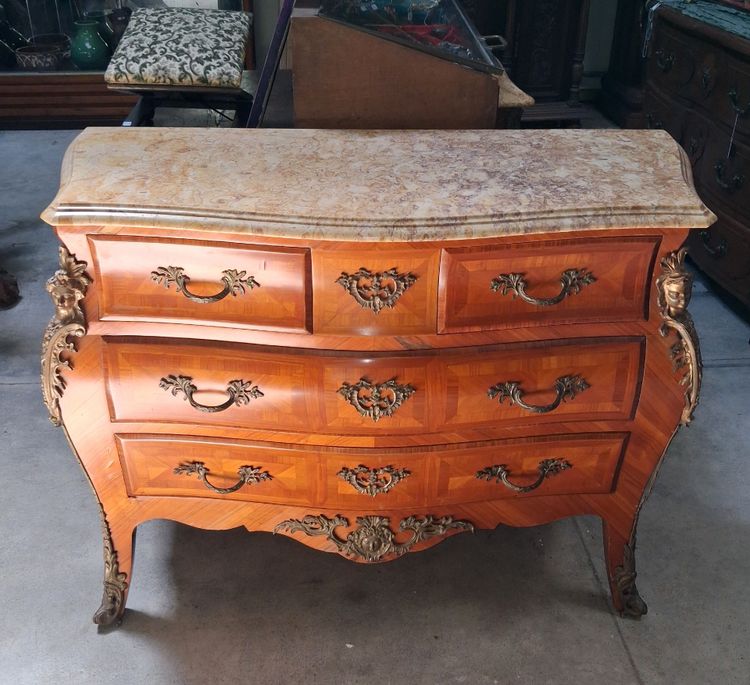 Commode Galbée De Style Louis XV En Marqueterie, Plateau De Marbre époque début XXeme