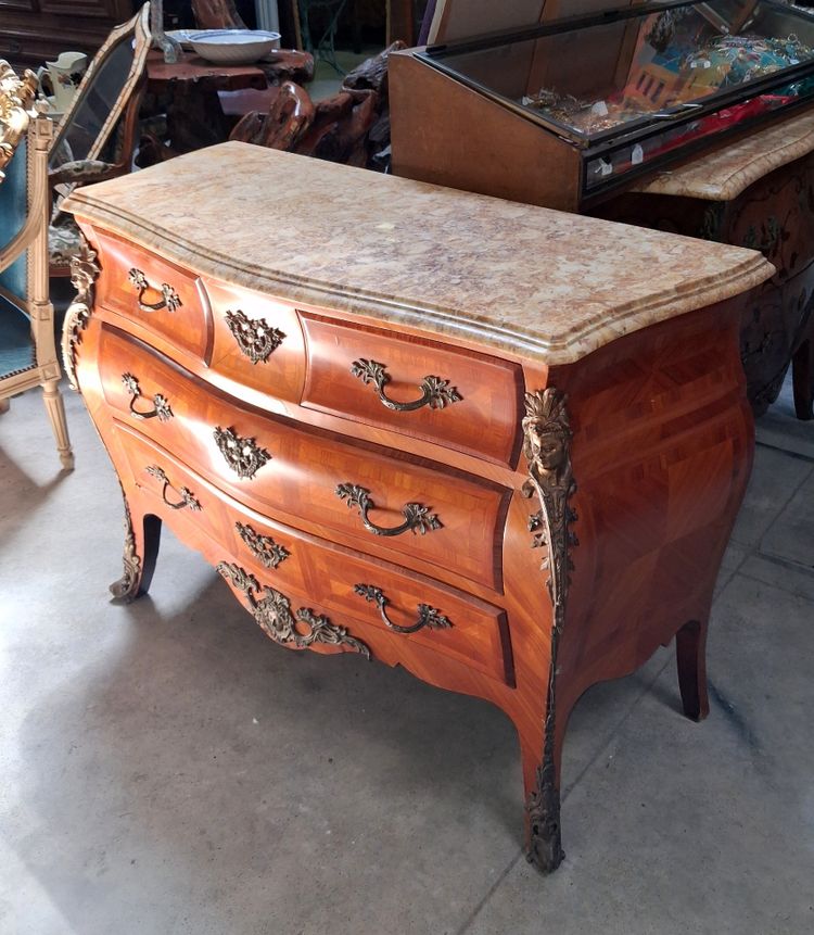 Commode Galbée De Style Louis XV En Marqueterie, Plateau De Marbre époque début XXeme