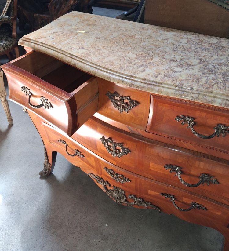 Commode Galbée De Style Louis XV En Marqueterie, Plateau De Marbre époque début XXeme