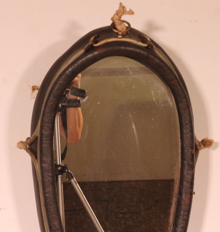 miroir formé à partir d'un harnais de cheval en cuir