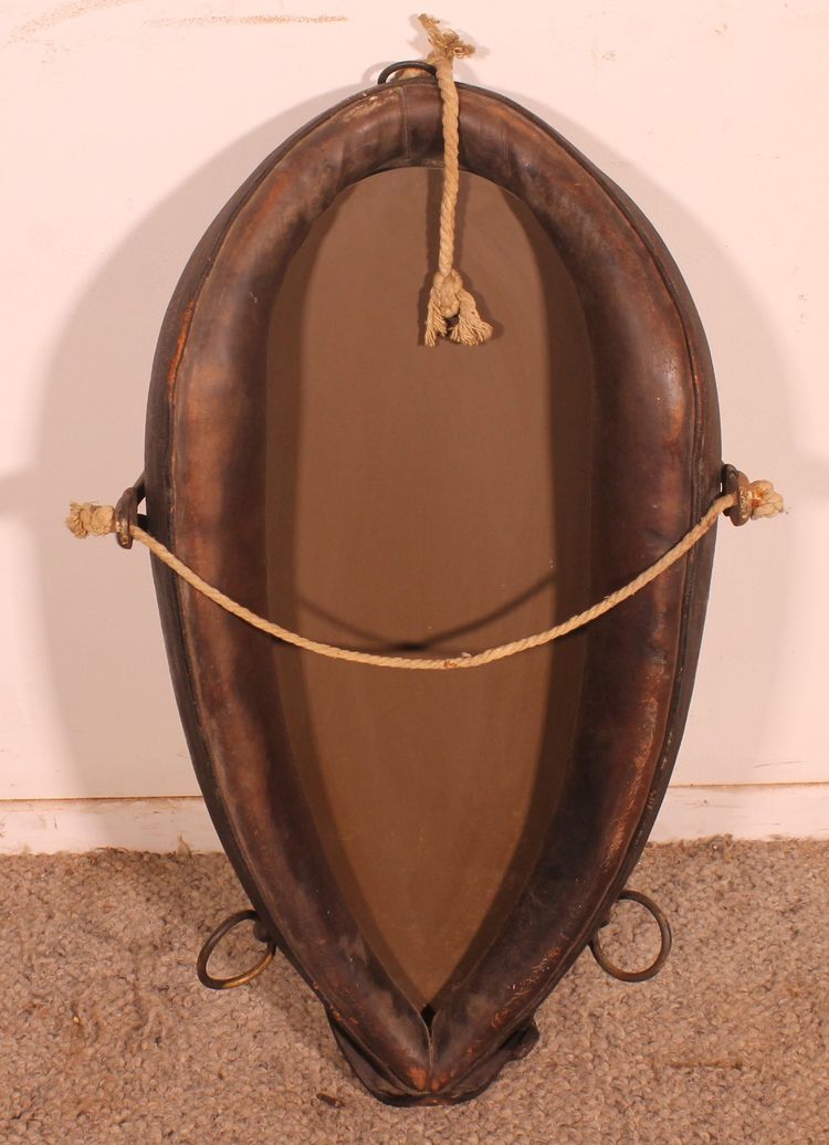 miroir formé à partir d'un harnais de cheval en cuir