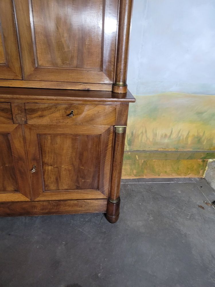 Buffet in noce in stile Impero, diviso in due parti