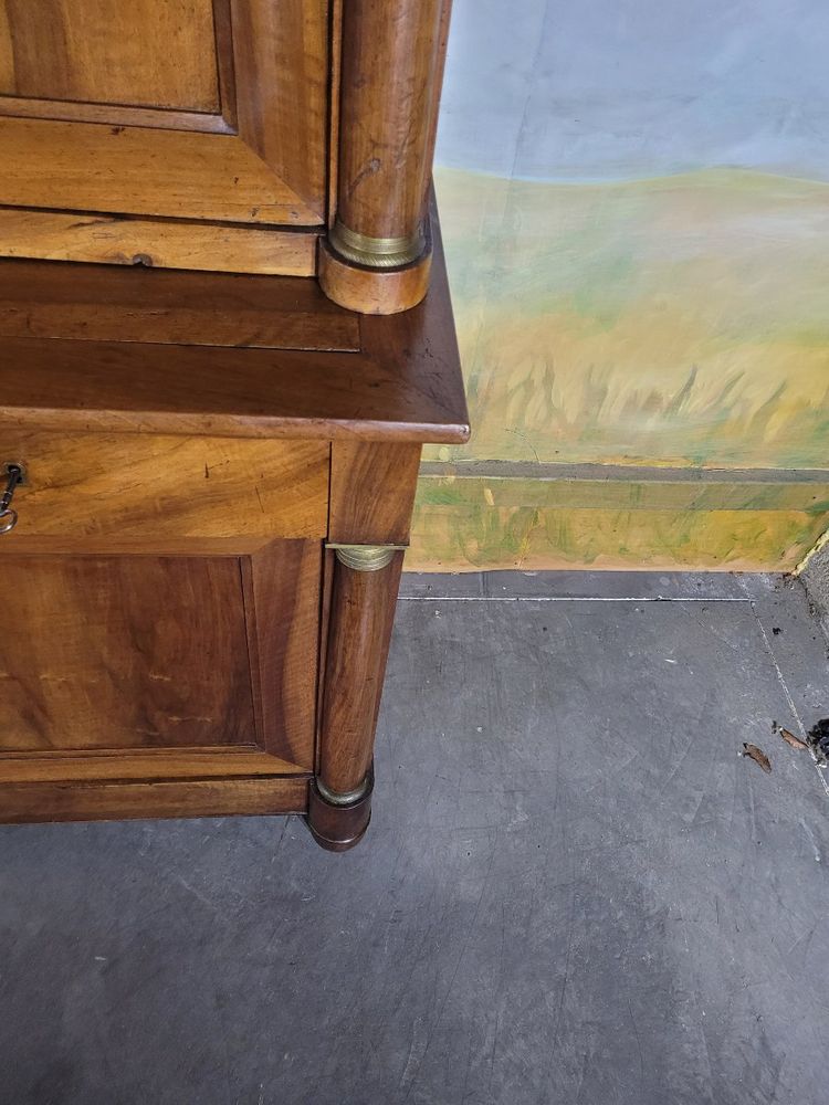 Buffet in noce in stile Impero, diviso in due parti