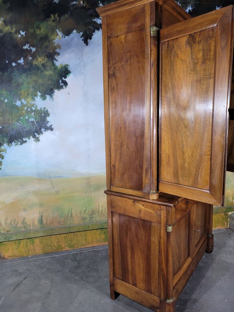 Buffet in noce in stile Impero, diviso in due parti