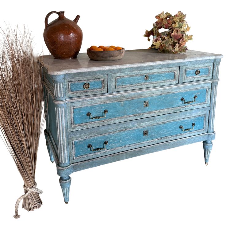Commode Louis XVI datant des années 1900 avec marbre d’origine 