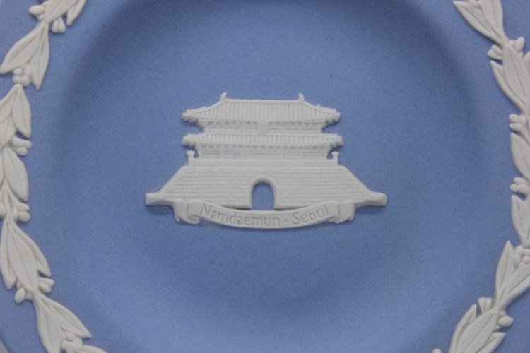 Coupe Commémorative Wedgwood Jasperware – Namdaemun, Séoul 