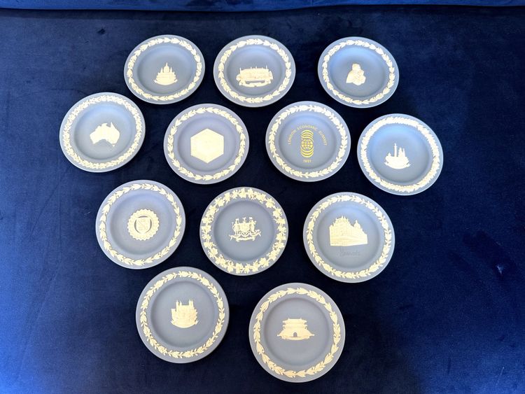 12 Coupes Commémorative Wedgwood Jasperware – Made in England