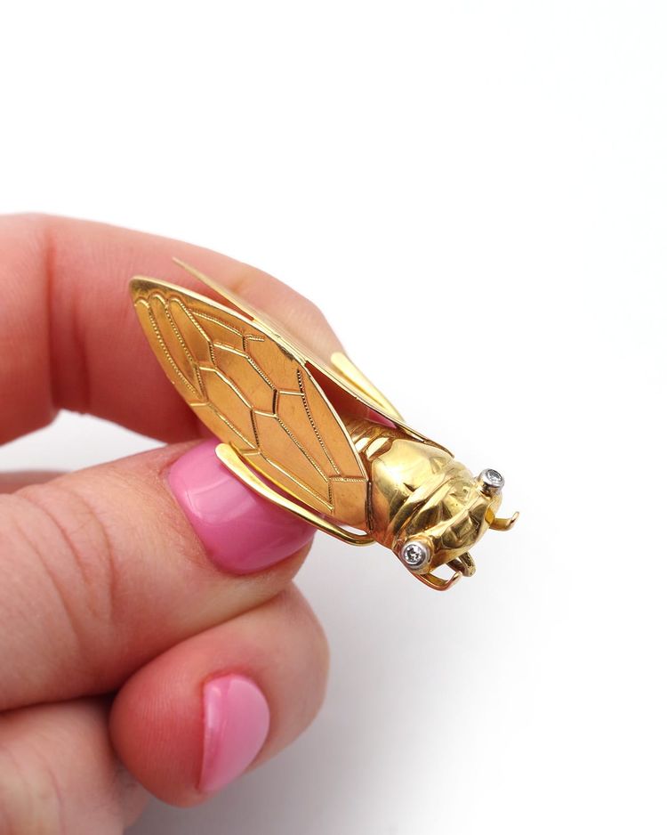 Pendentif broche cigale en or et diamants, 18 karats