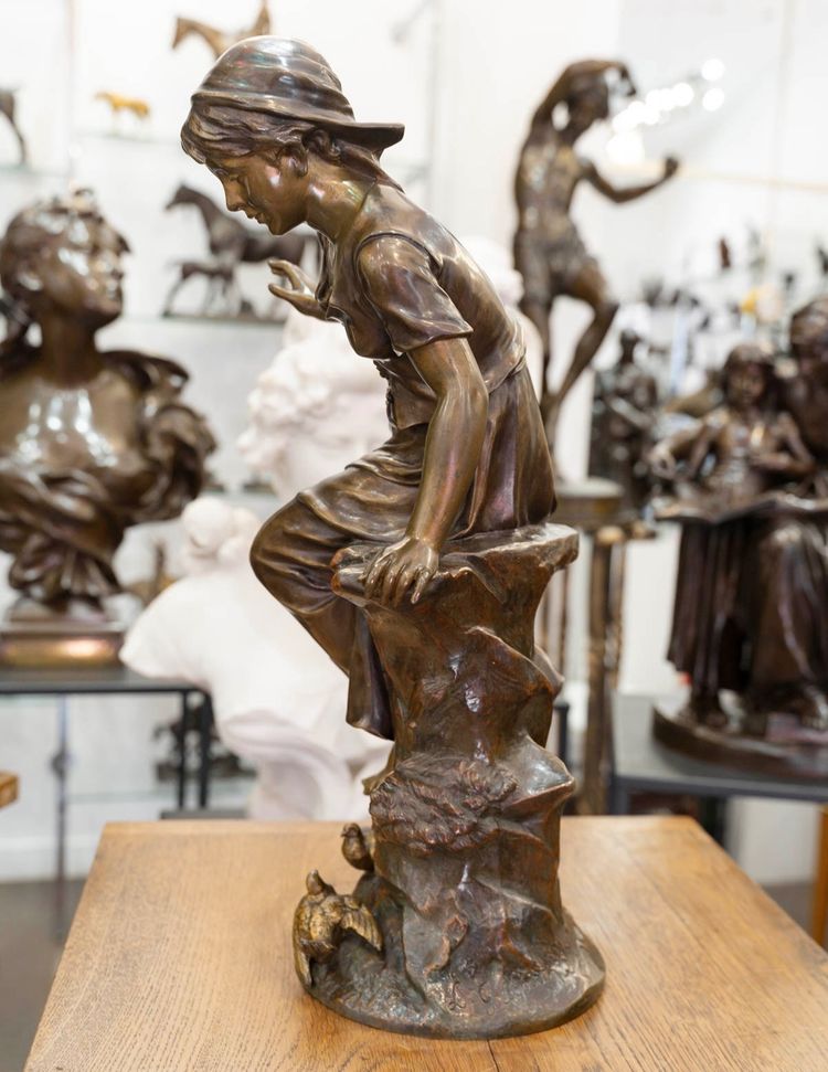 SCULTURA - GIOVANE RAGAZZA CON RONDINI, JEAN-LOUIS GRÉGOIRE (1840-1890) - BRONZO