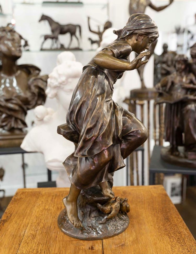 SCULTURA - GIOVANE RAGAZZA CON RONDINI, JEAN-LOUIS GRÉGOIRE (1840-1890) - BRONZO