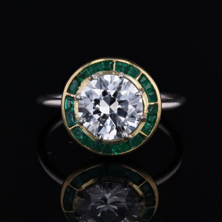 Bague ancienne solitaire diamant et ses émeraudes calibrées