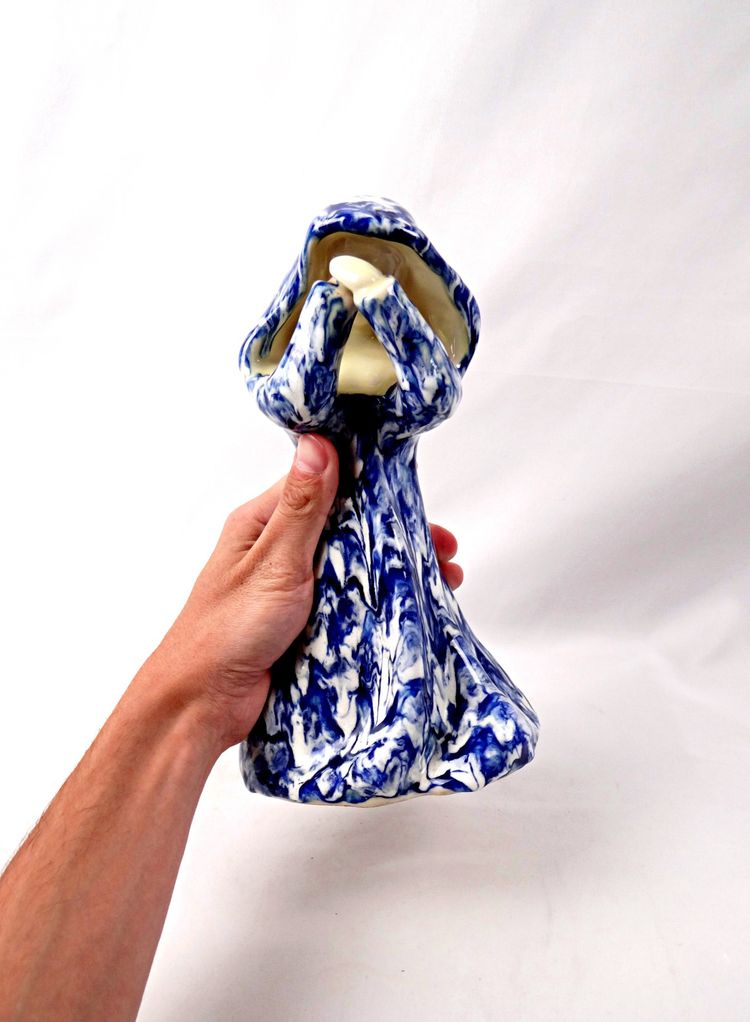 Vergine Mater Dolorosa o Vergine Piangente, ceramica modernista firmata Luisa, metà del XX secolo