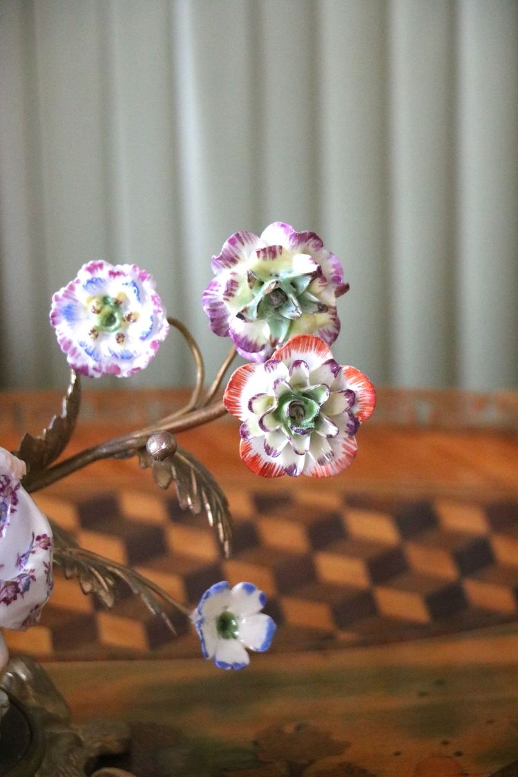Bougeoir en porcelaine de Meissen Louis XV