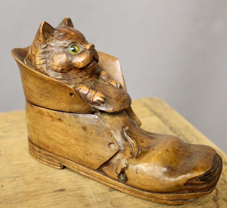 19th century Black Forest inkwell "cat in a boot"