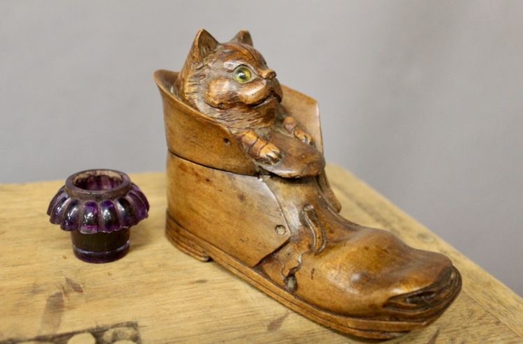 19th century Black Forest inkwell "cat in a boot"