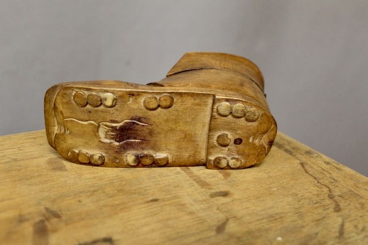 19th century Black Forest inkwell "cat in a boot"