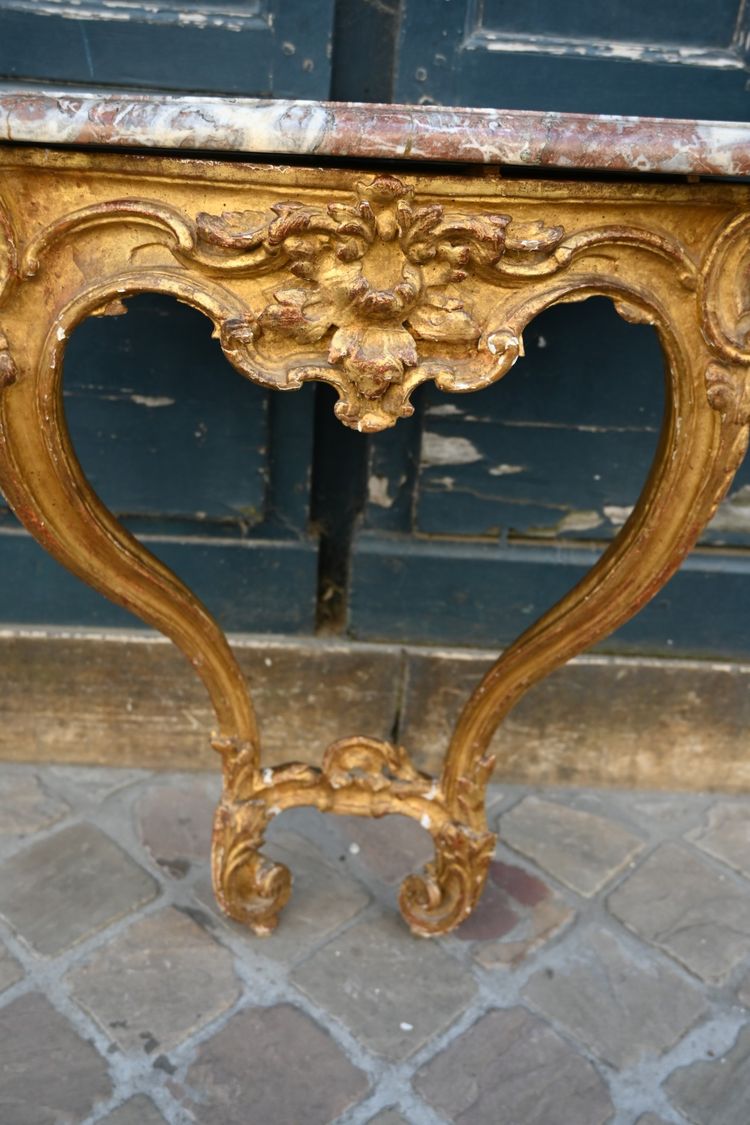 Console en bois sculpté et doré d époque Louis XV  du XVIII