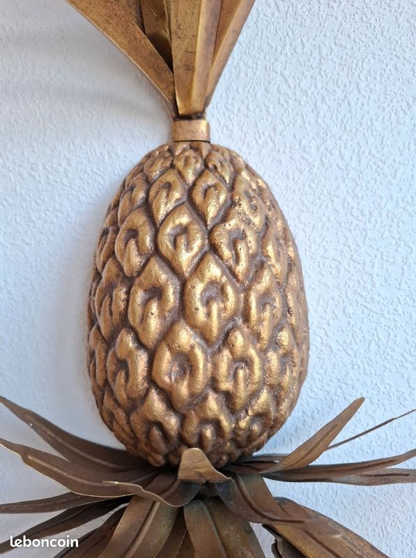 Large Jansen-style wall sconce in gilded metal with a pineapple motif - Italy, circa 1970