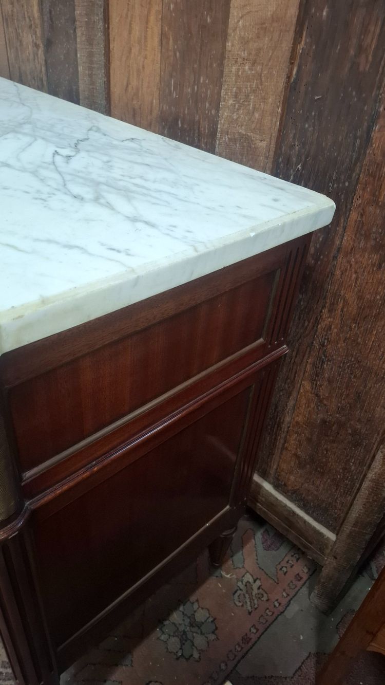 Commode de style Louis XVI 