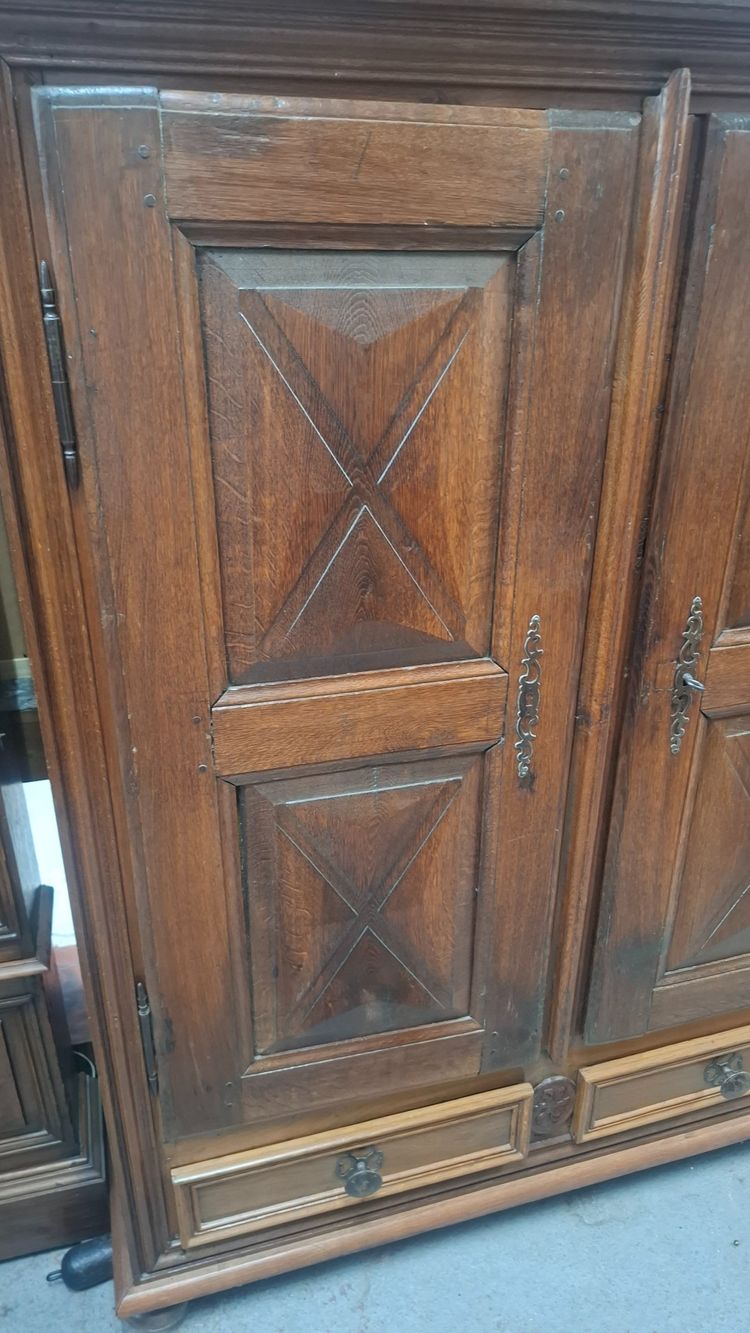 Petite armoire Louis XIII