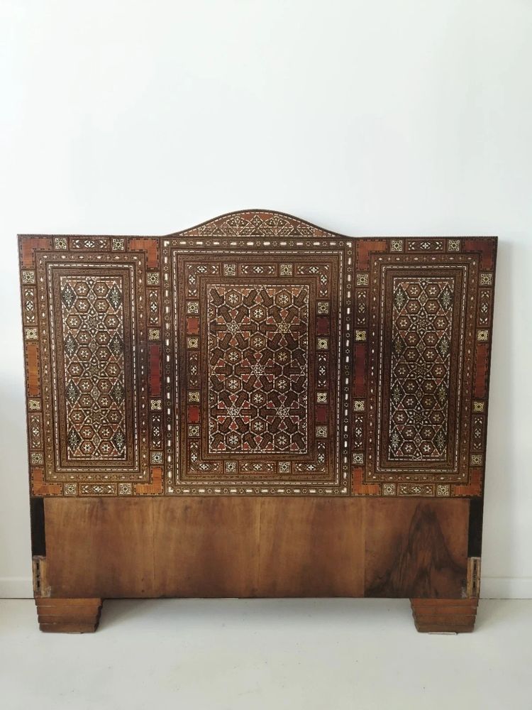 Lit Art Déco ancien, incrusté de mosaïque damassée et de nacre du Moyen-Orient