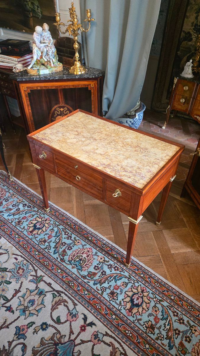 A versatile table from the Louis XVI period.