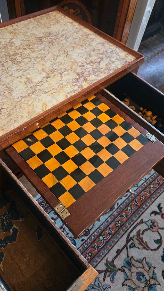 A versatile table from the Louis XVI period.