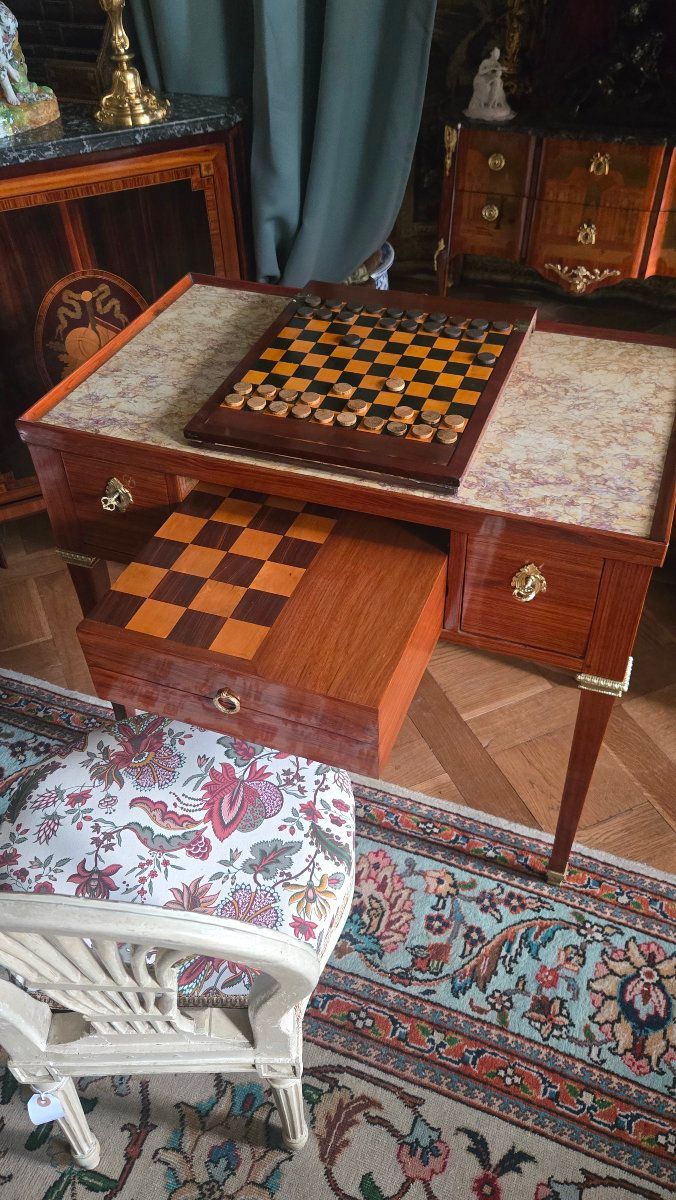 A versatile table from the Louis XVI period.