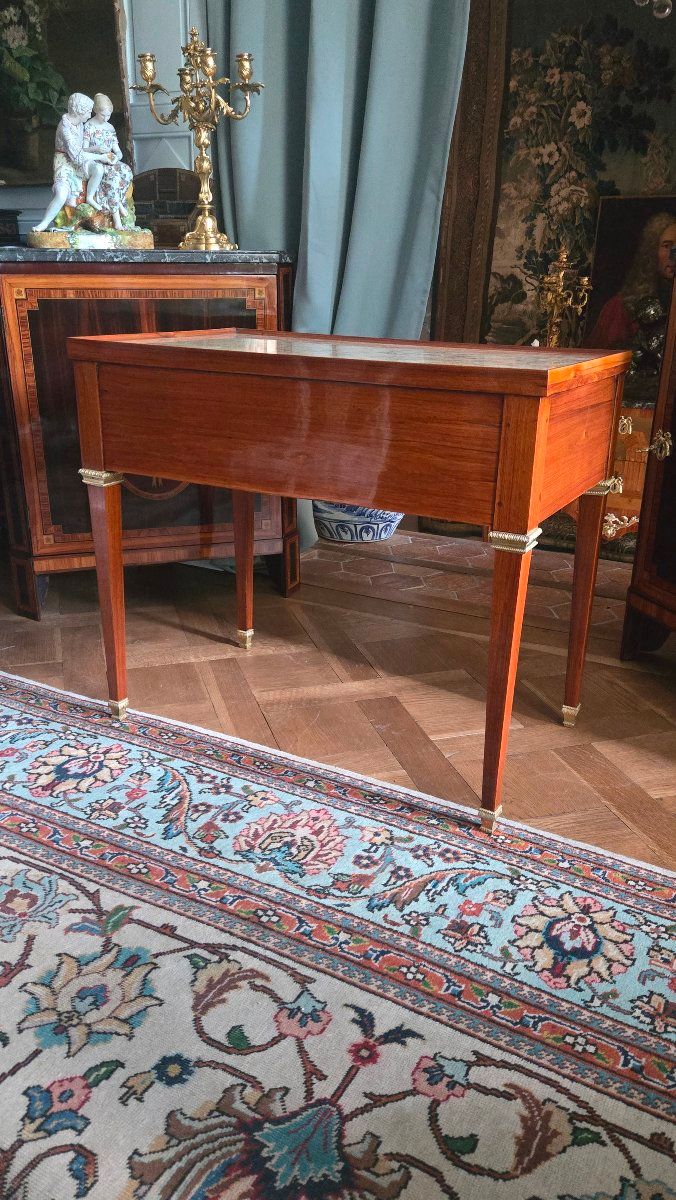 A versatile table from the Louis XVI period.