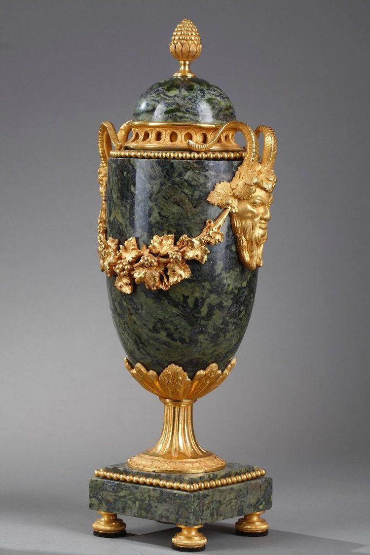 Paire de cassolettes  Louis XVI, marbre vert et bronze doré