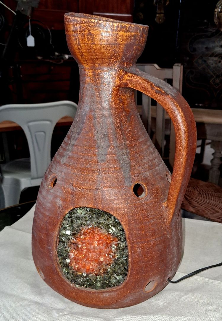 Emaillierte Keramiklampe mit Glaseinschlüssen – Werk aus den 1970er Jahren