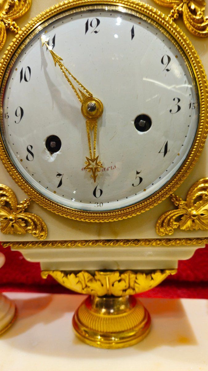 Rare Pendule Louis XVI , Marbre Carrare, Bronze Doré Et Lapis Lazuli