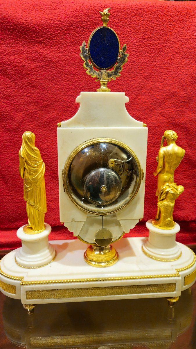 Rare Pendule Louis XVI , Marbre Carrare, Bronze Doré Et Lapis Lazuli