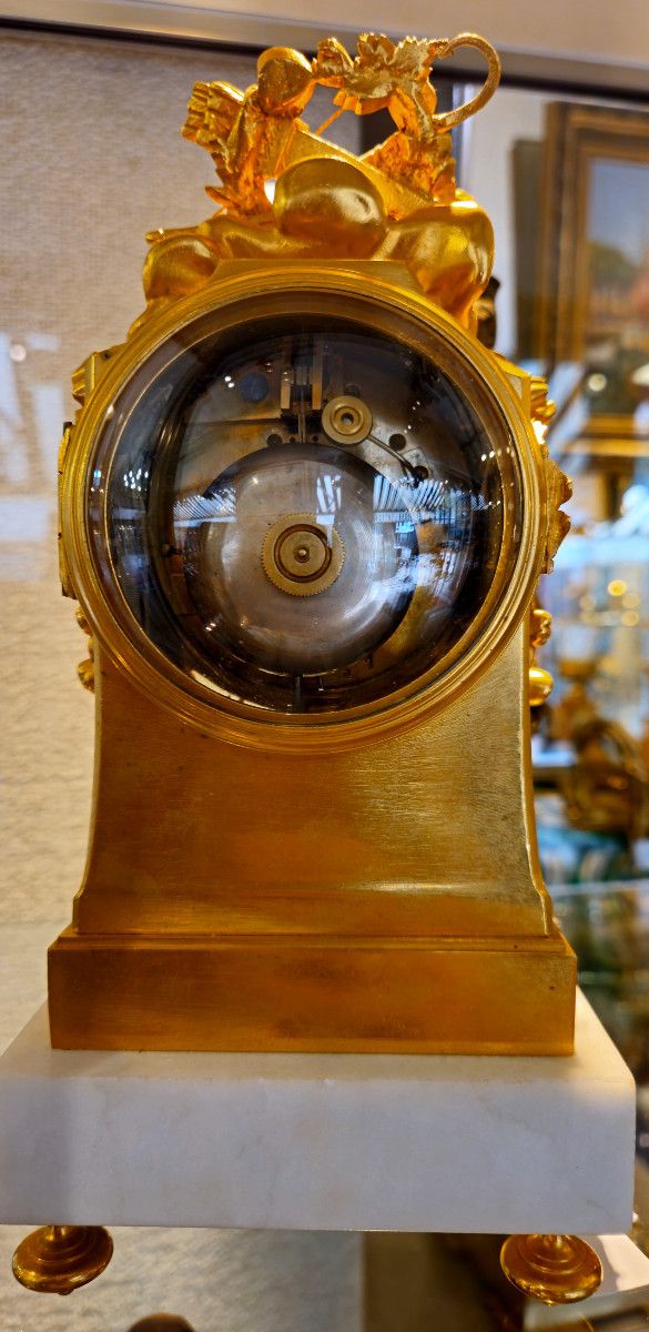 Charmante petite pendule Louis XVI en marbre de Carrare et bronze doré signée LE FAUCHEUR