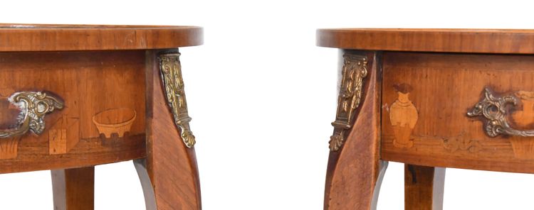 Paire de tables de chevets de style Transition en marqueterie à décor dans le goût de Charles Topino
